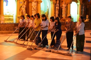 cleaning-staff-1566325_1280